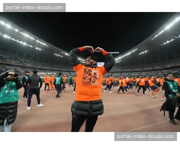 告别与传承：一座城市送别效力十年的球队队长