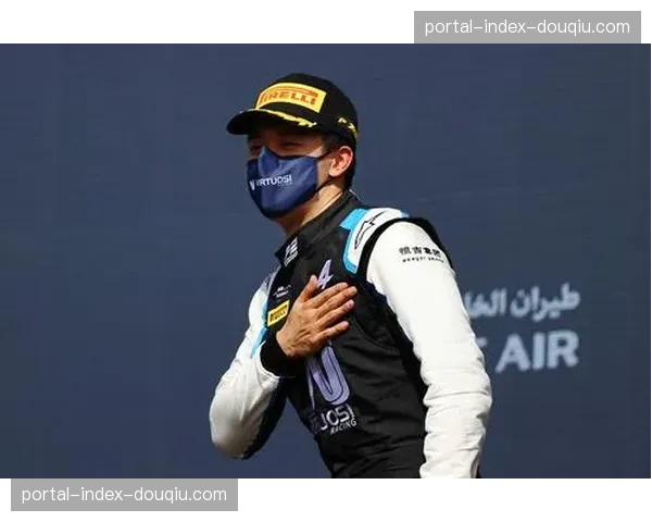 F1澳大利亚大奖赛：塞恩斯主场夺冠，中国车手周冠宇首登领奖台